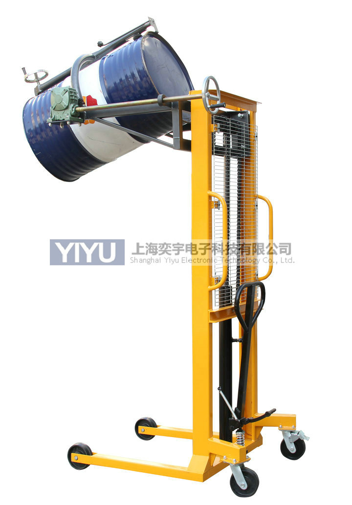 叼扣式油桶倒料車